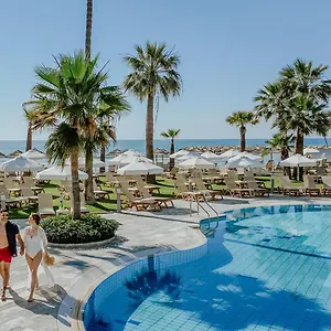 אתר נופש Golden Bay לרנקה